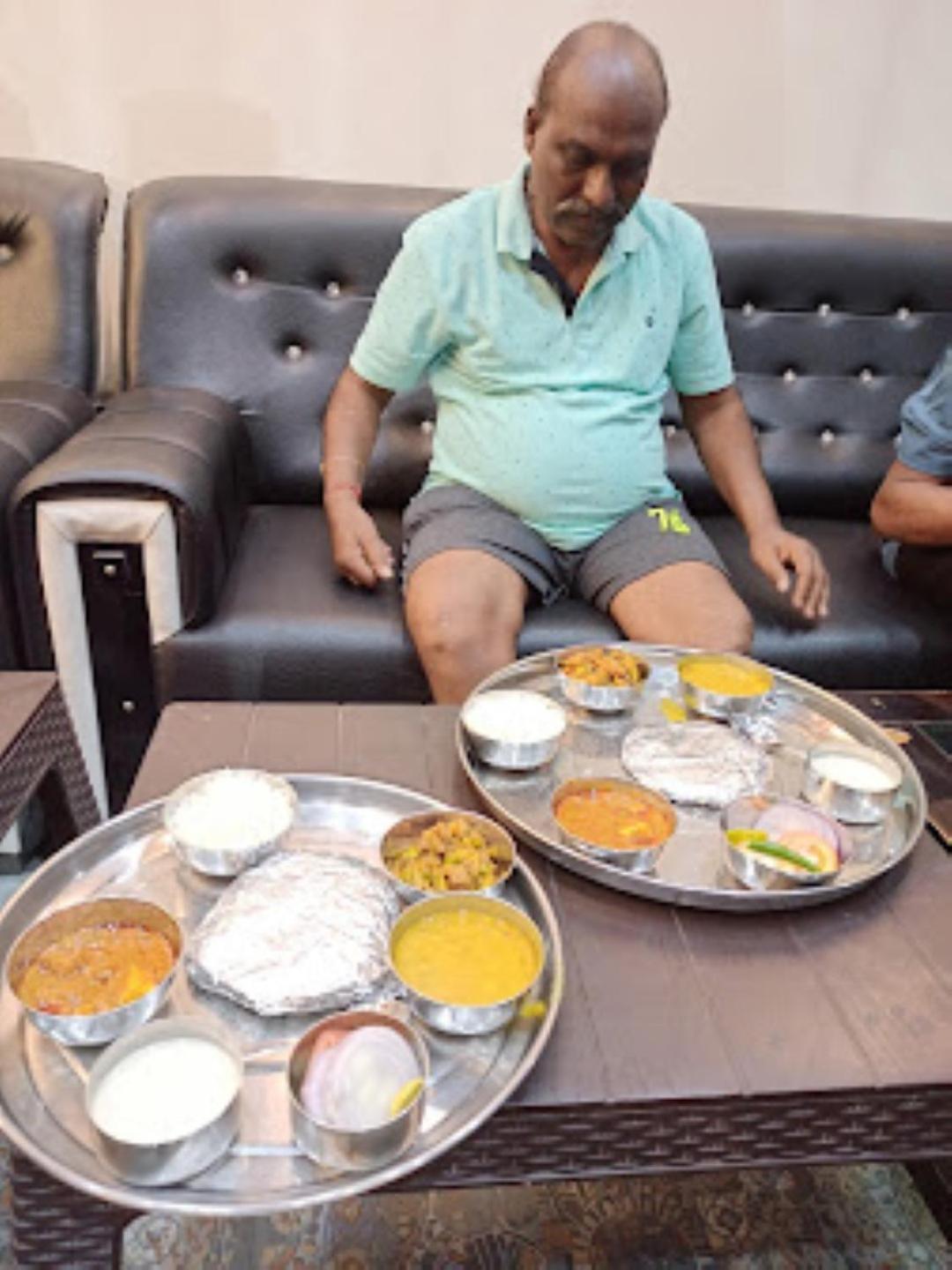 Guru Dev Palace Hotel & Lawn,Ayodhya Buitenkant foto